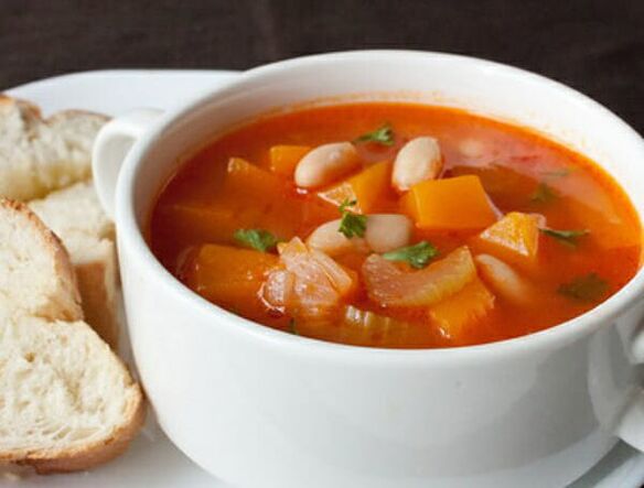 سوپ کرفس یک غذای دلچسب در رژیم غذایی سالم برای کاهش وزن است