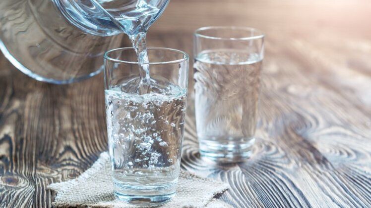 یک لیوان آب برای رژیم نوشیدن