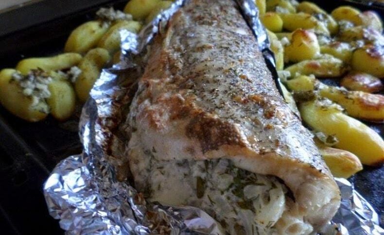 یک گزینه ناهار خوشمزه برای پانکراتیت، سوف ماهی است که در فویل پخته شده است