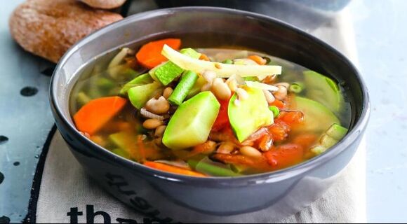 سوپ سبزیجات - اولین غذای آسان در منوی رژیم غذایی مگی